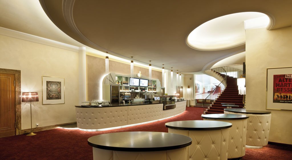 14_12_15_Gloria_Foyer_Panorama_4c