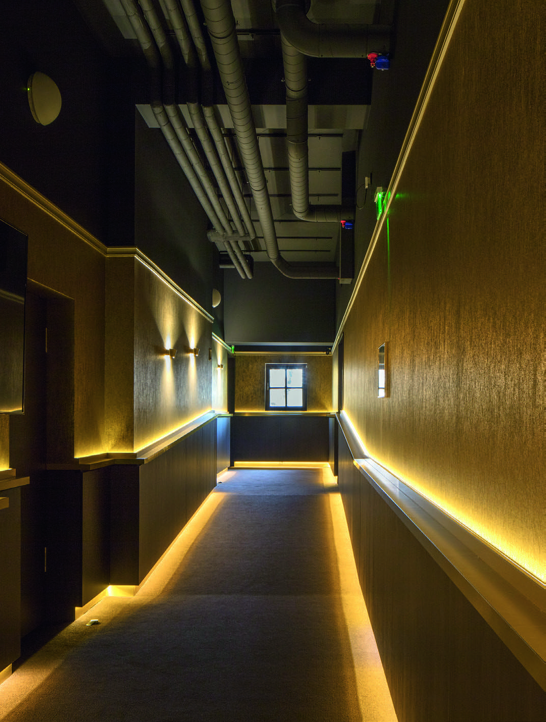 kino-rex-muenchen-innenarchitektur-gang